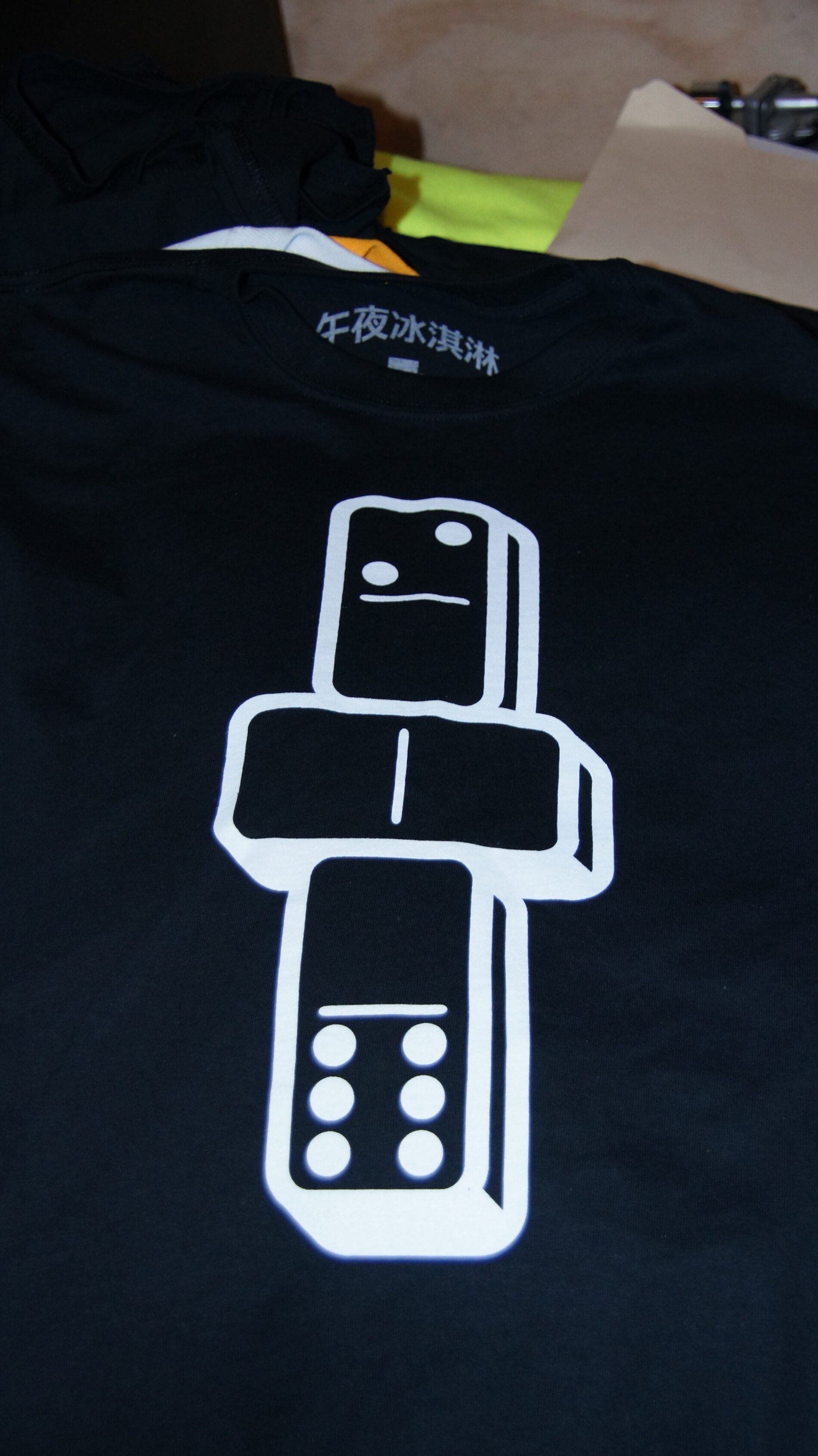 MIC logo vertical tshirt