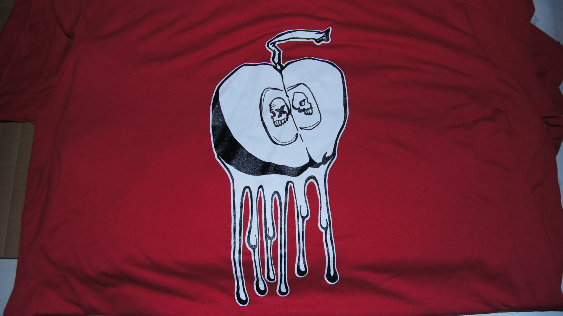 B/W Apple